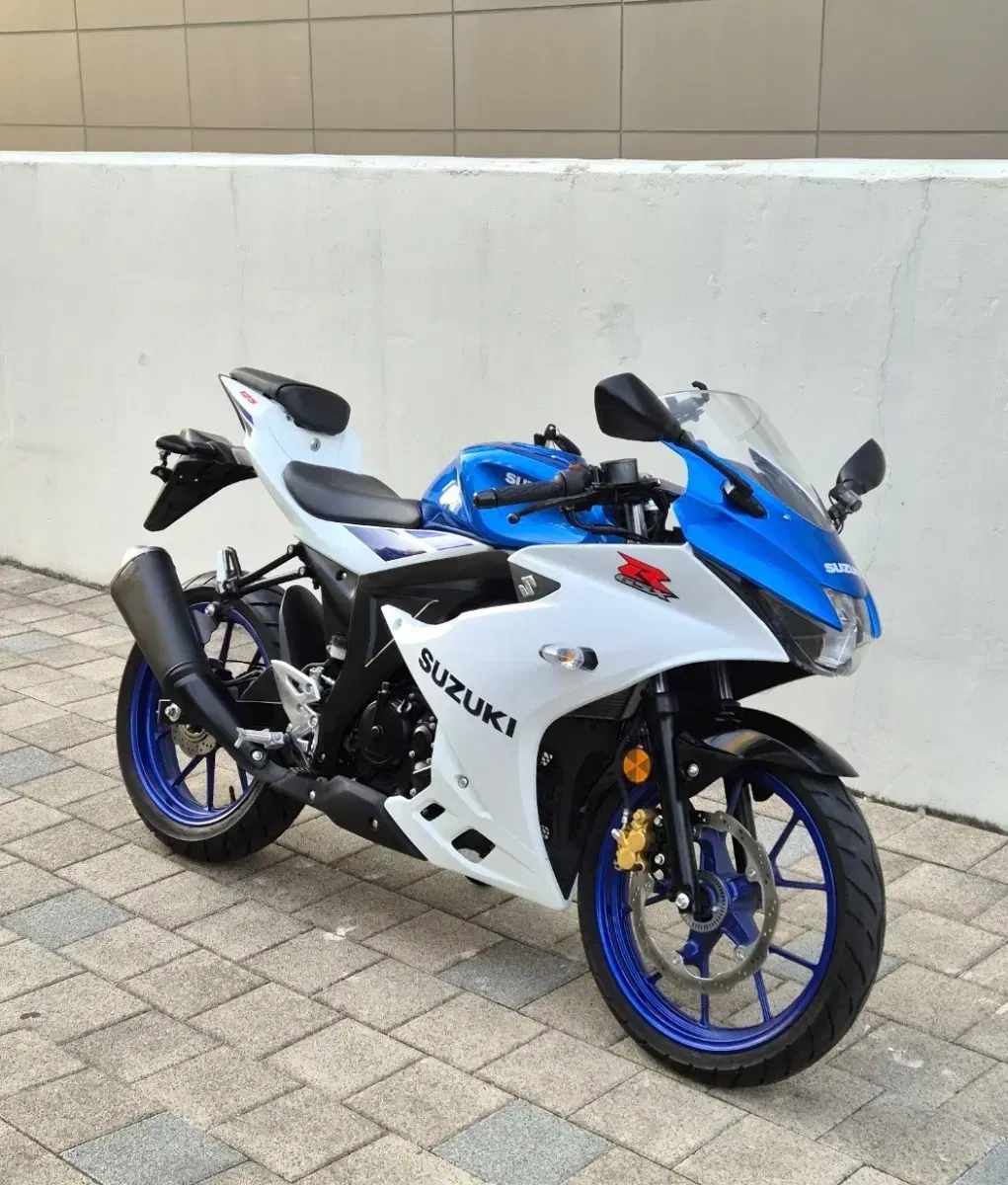 2024년식 2천키로탄 gsx r125 판매합니다.